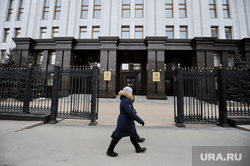 Ворота резиденции губернатора открыли. Челябинск, резиденция губернатора челябинской области, ворота резиденции, парадный вход