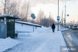 Морозные дни. Тюмень, снег, пешеход, остановка, зима, автобусная остановка, остановка общественного транспорта