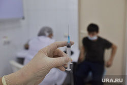 Вакцинация сотрудников завода «Стальмост». Курган , шприц, вакцинация, мед кабинет, вакцина от ковид