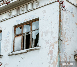Исторические дома на улице Береговой. Тюмень, старый дом, заброшенный дом, разбитые окна, ретро, дом деревянный, зарека, улица береговая
