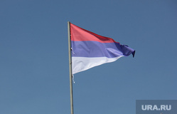 Фото. Пермь., флаг сербии, флаг пермской области