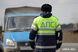 Сотрудники ГИБДД на въезде в город  дают разъяснения по поводу режима. Курган, гибдд, дпс, въезд в город
