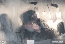 Несанкционированный митинг в поддержку оппозиционера. Екатеринбург, зима, автобус, полицейский, мороз, холод, замерзшее окно