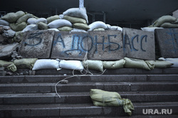 Последствия боевых действий в Мариуполе. Украина, баррикады, донбасс