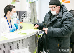 Очередь в МФЦ. Тюмень, пенсионер, мфц, очередь , дедушка, пожилой человек