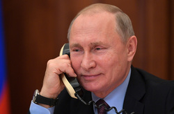 Сайт президента России, улыбка, разговор по телефону, путин владимир