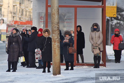 Мороз. Курган, зима, автобусная остановка, пассажиры в ожидании, ожидание автобуса, холод