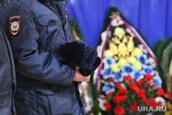 Похороны погибшего полицейского Михалева Дениса в поселке Мишкино. Курган, венок, полиция, похороны