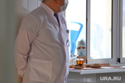 Депутат областной думы Александр Ильтяков в центре переливания крови. Курган , чай, белый халат, еда, медики, столовая