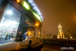Предновогодняя Москва 2019. Москва, автобус, рабочий и колхозница, огоньки, иллюминация