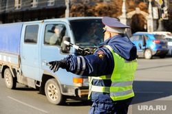 Проверка водителей и пассажиров на соблюдение масочного режима. Челябинск, гаи, полиция, гибдд, дпс, дорога
