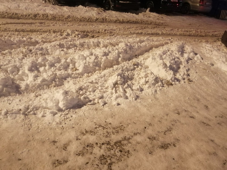 Часть улиц Тобольска завалена снегом