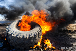 Танковый биатлон. Чебаркульский военный полигон. Челябинская область, пожар, огонь, покрышка, колесо горит, пламя