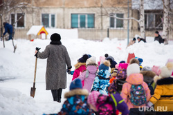 Субботник по уборке снега в детском саде 