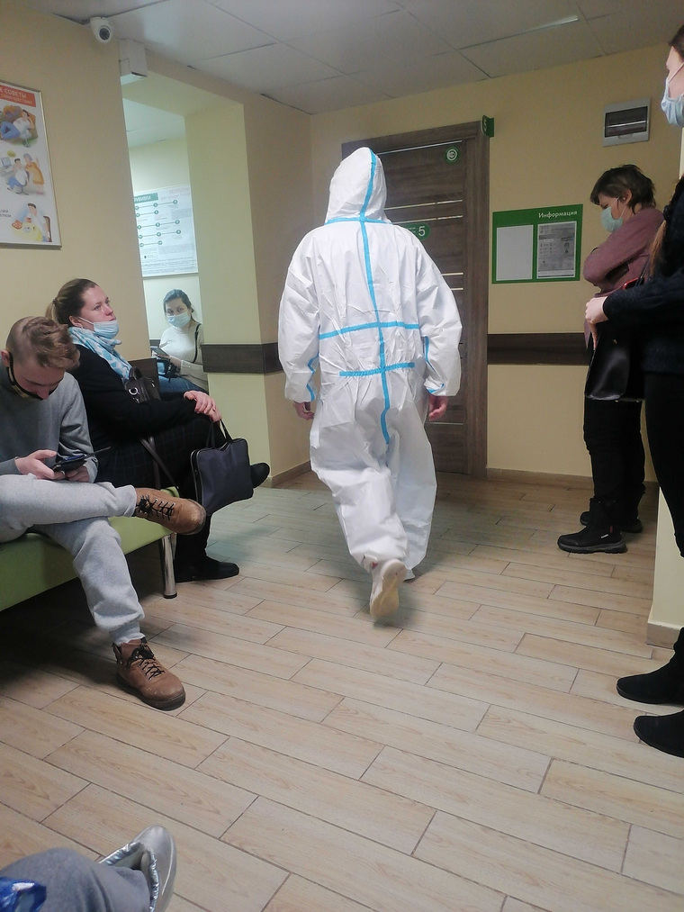 За выходные в поликлинике было 100 человек с подтвержденным коронавирусом