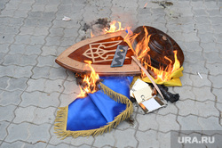 Ситуация на востоке Украины. Взятие прокуратуры. Луганск, костер, захват прокуратуры, украинская символика, огонь, герб украины