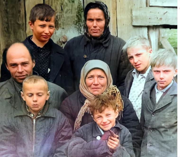 Юрий Гальцев (слева сверху) вспомнил о поездках к бабушке (в центре фото)