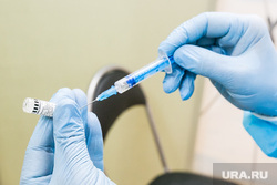 Вакцинация. Тюмень, ампула, прививка, шприц, вакцина, резиновые перчатки, вакцинация, руки в перчатках, коронавирус, covid, ковид, спутник v, синие перчатки