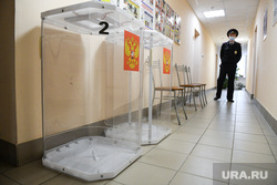 Выборы-2021: 18 сентября. Екатеринбург, выборы, избирательный участок, урна для голосования, уик1310