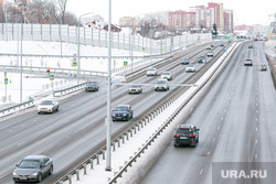 Окраины, дома, дороги. Тюмень, автомобили, снег, зима, трасса, дорога