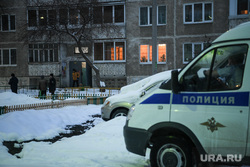 Ситуация около дома на улице Советская после выстрелов днем 13 февраля. Среднеуральск