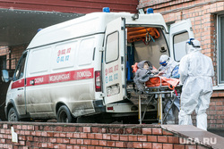 Приемный покой областной инфекционной клинической больницы. Тюмень, защитный костюм, врач, медики, коронавирус, ковид, скорая помощь