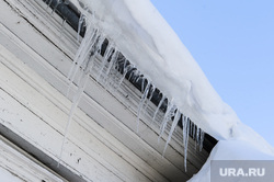 ЖКХ. Сосульки. Снег на крыше. Челябинск, снег, зима, жкх, сосульки на трубе