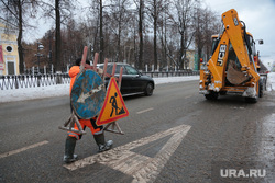 Уборка снега на улицах города. Пермь, уборка снега, уборка дорог