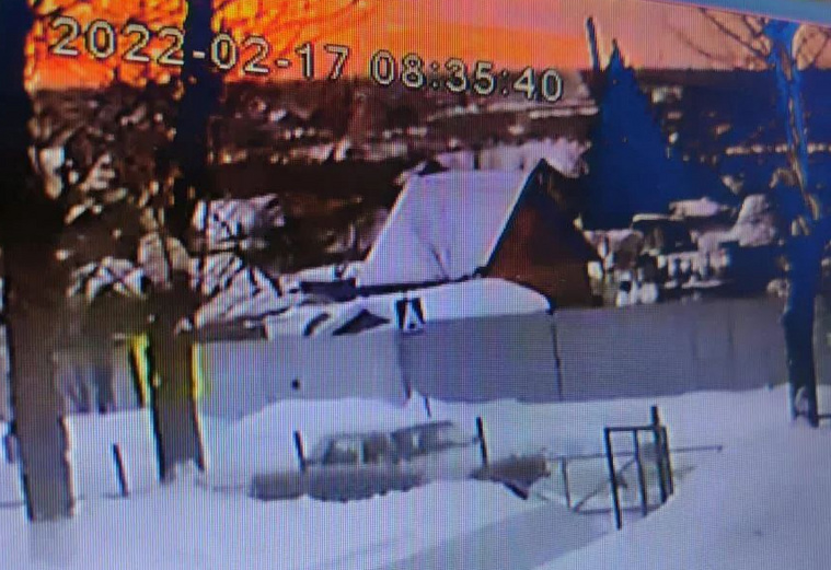 Местные жители показали автомобиль, в котором сидел подозрительный мужчина