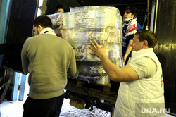 Пункта сбора гуманитарной помощи для беженцев Донбасса. Челябинск , молодая гвардия, гуманитарная помощь, продукты питания