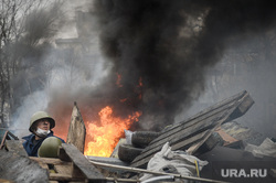 Майдан. Украина. Киев, дым, баррикады, боец, беспорядки, огонь
