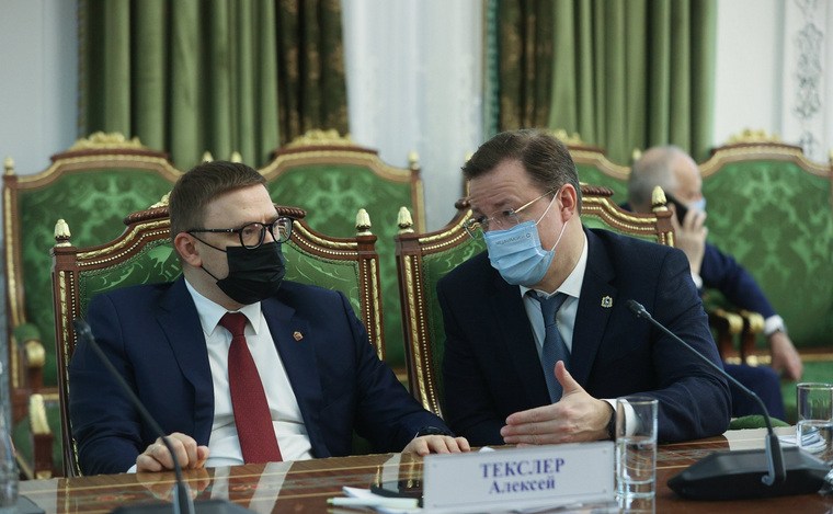 В состав делегации также вошел губернатор Челябинской области Алексей Текслер (слева)