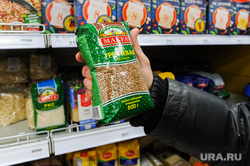 Супермаркет «Магнит». Челябинск, торговля, продукты, гречка, греча, супермаркет магнит, еда, продуктовый магазин, полки магазина