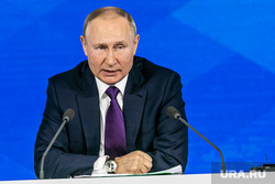 Путин наградил российских олимпийцев. Валиева и Большунов получили ордена