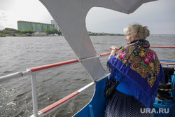 Виды Перми, пенсионерка, бабушка, отдых на воде, водный транспорт