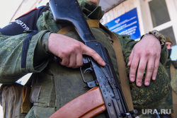 В ДНР показали сдавшегося в плен украинского военного. Видео