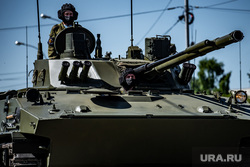 Репетиция парада, посвященного 75-й годовщине Победы в Великой Отечественной войне. Екатеринбург, военная техника, военные, техника, защитная маска, военнослужащие, репетиция парада, маска на лицо