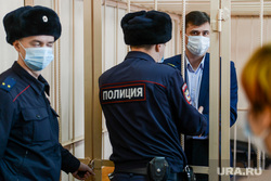 Избрание меры пресечения Олегу Извекову в Суде Центрального района. Челябинск, решетка, клетка, извеков олег