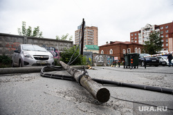 Ухудшение погоды в Екатеринбурге, провода, ураган, столб, плохая погода, екатеринбург , последствия урагана