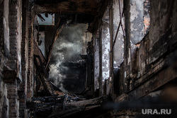 Пожар в заброшенной больнице в Зеленой роще. Екатеринбург, пепелище