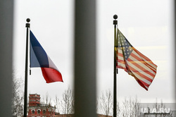 VI Международная конференция по ВИЧ\СПИД. Москва, американский флаг, флаг сша, коалиция, французский флаг, флаг франции