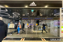 Закрытие adidas и цены в магазине «Лента». Курган, адидас, магазин adidas