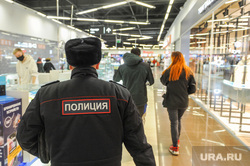 Рейд по проверке соблюдения масочного режима и QR-кодов в ТРК. Челябинск, торговый центр, полиция, трк