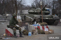 Эвакуация людей из осажденного Мариуполя. Украина, армия, военные, блокпост, украина, мариуполь, беженцы, блок пост, танк, солдат, гуманитарная катастрофа