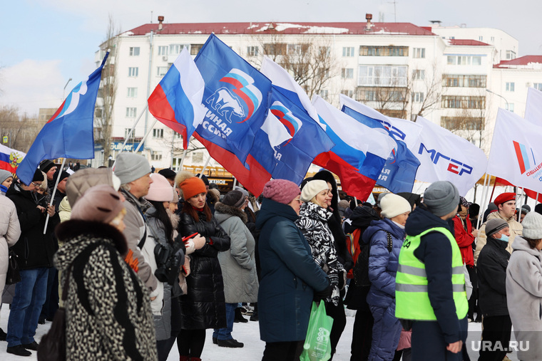 В качестве зрителей на концерт пришли сторонники политических партий