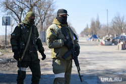 Ситуация в осажденном Мариуполе. Украина, досмотр, кпп, армия, военные, украина, проверка, мариуполь, контроль, блок пост, солдат, народная милиция, комендатура, вс рф