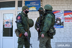 Мобилизационный пункт в Донецке. Донецк, ДНР, автомат, армия, военные, оружие, донецкая народная республика, ополченцы, днр, добровольцы, военком, военный комиссариат, вежливые люди, солдат, мобилизация, мобилизационный пункт, запас, резервисты, выкладка