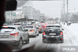 Уборка снега. Екатеринбург, пробка, снег на дороге, нечищенная дорога