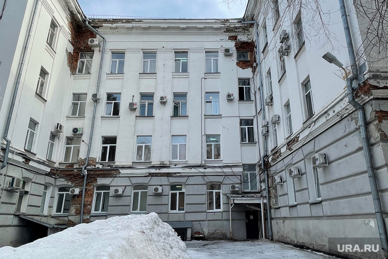 Обрушение фасада здания мэрии. Курган
