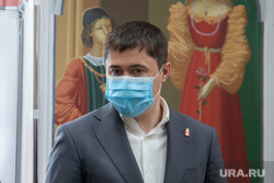 Губернатор Перми Дмитрий Махонин на голосовании по поправкам в Конституцию России. Пермь, махонин дмитрий